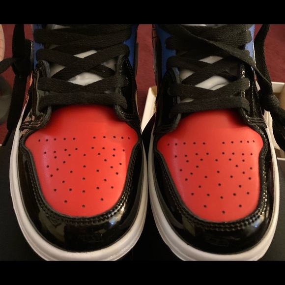 NWOT Air Jordan 1 Retro Black, Green, Red - Picture 6 of 6